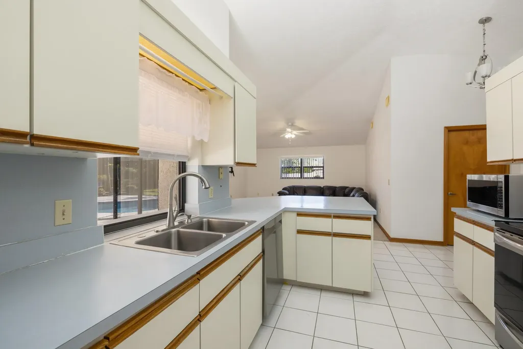 2373 SE Grand Drive Port St Lucie FL 34952