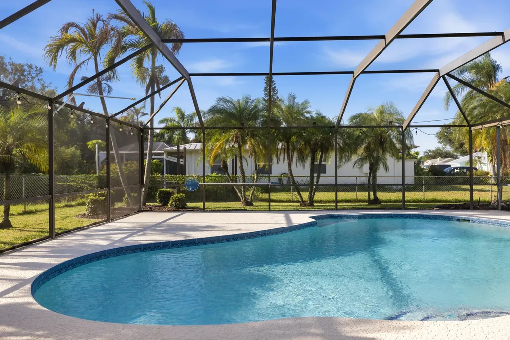 2373 SE Grand Drive Port St Lucie FL 34952