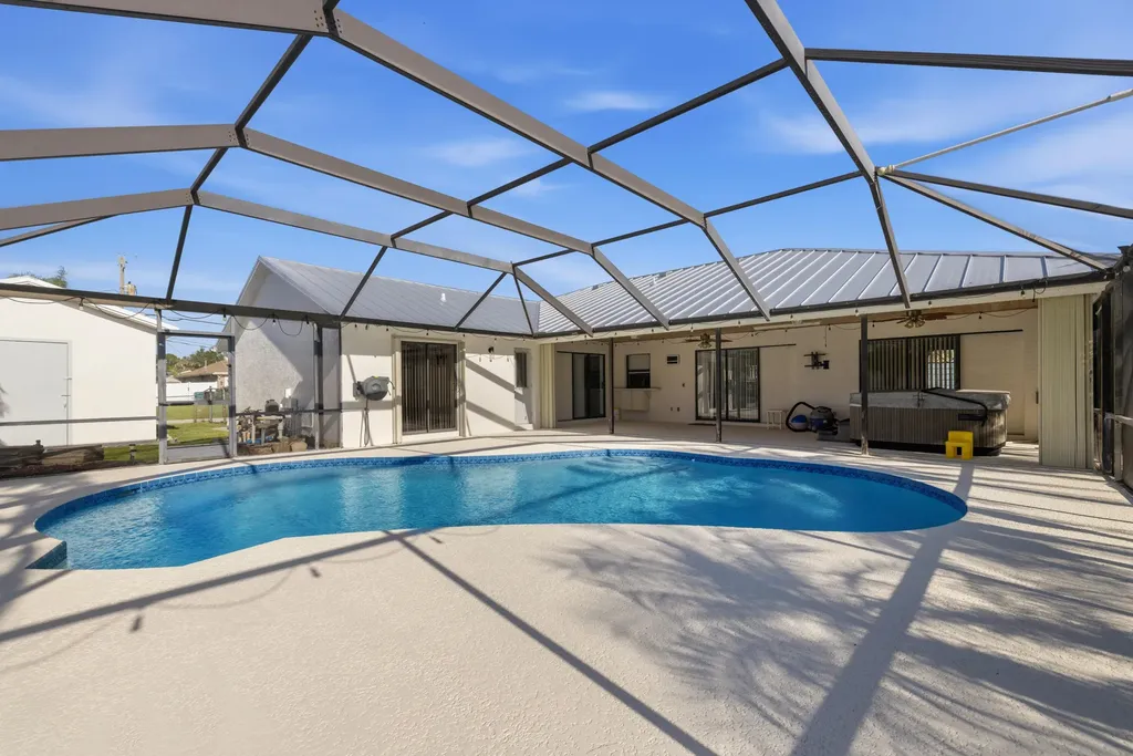 2373 SE Grand Drive Port St Lucie FL 34952