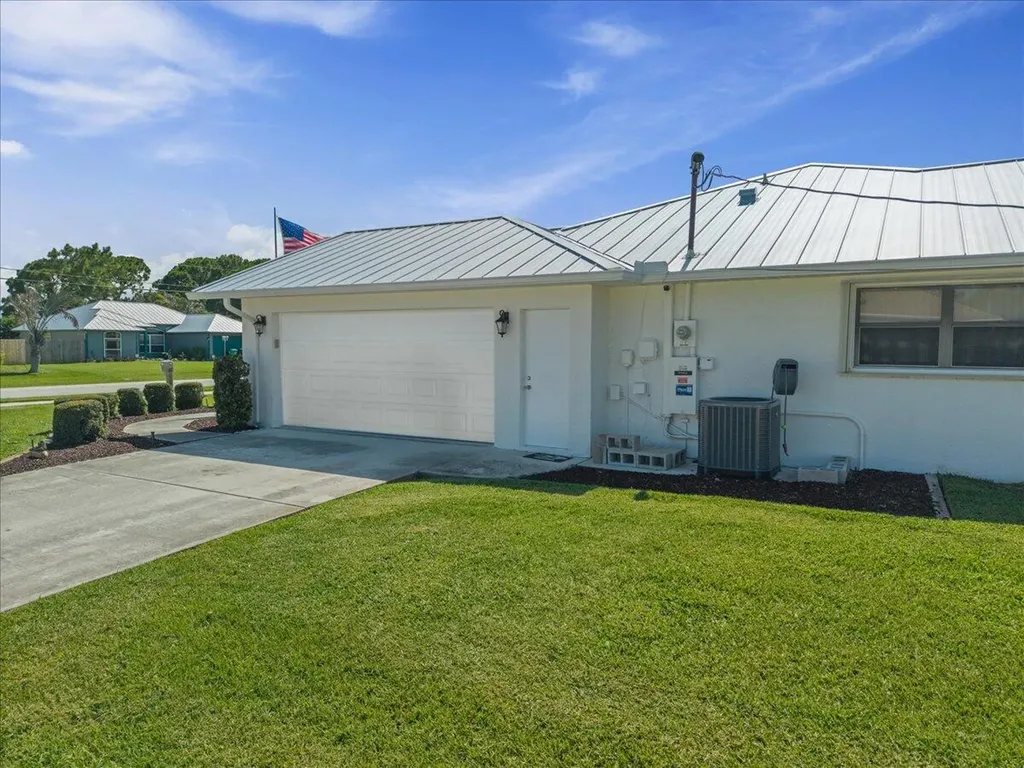 2373 SE Grand Drive Port St Lucie FL 34952