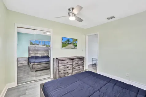 230 NE 45th Street Oakland Park FL 33334