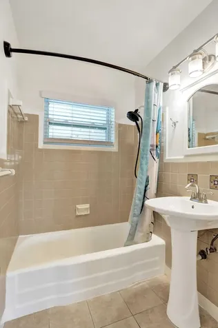 230 NE 45th Street Oakland Park FL 33334