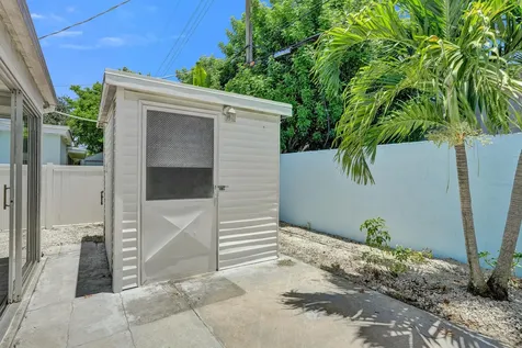 230 NE 45th Street Oakland Park FL 33334