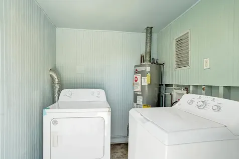 230 NE 45th Street Oakland Park FL 33334