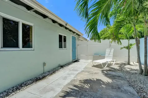 230 NE 45th Street Oakland Park FL 33334