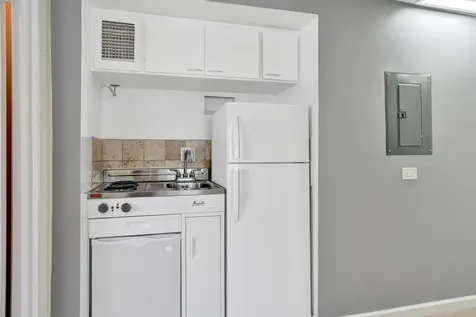 230 NE 45th Street Oakland Park FL 33334