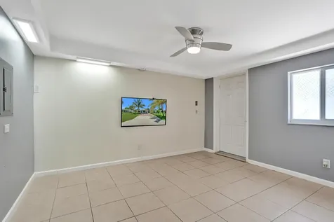 230 NE 45th Street Oakland Park FL 33334