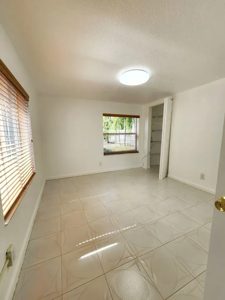 617 NE 8th Avenue Boynton Beach FL 33435