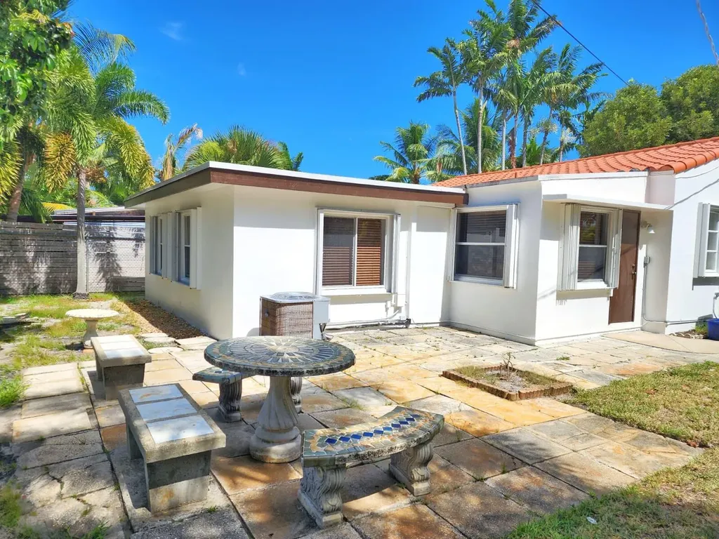 617 NE 8th Avenue Boynton Beach FL 33435