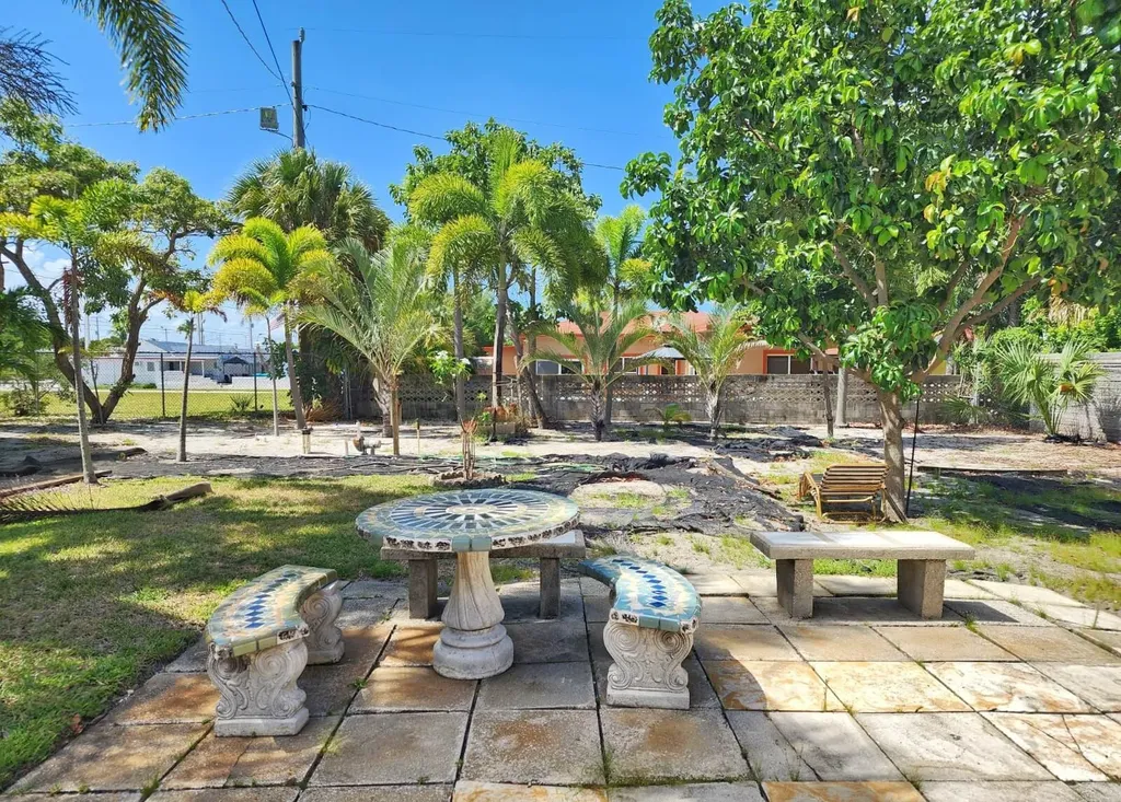 617 NE 8th Avenue Boynton Beach FL 33435