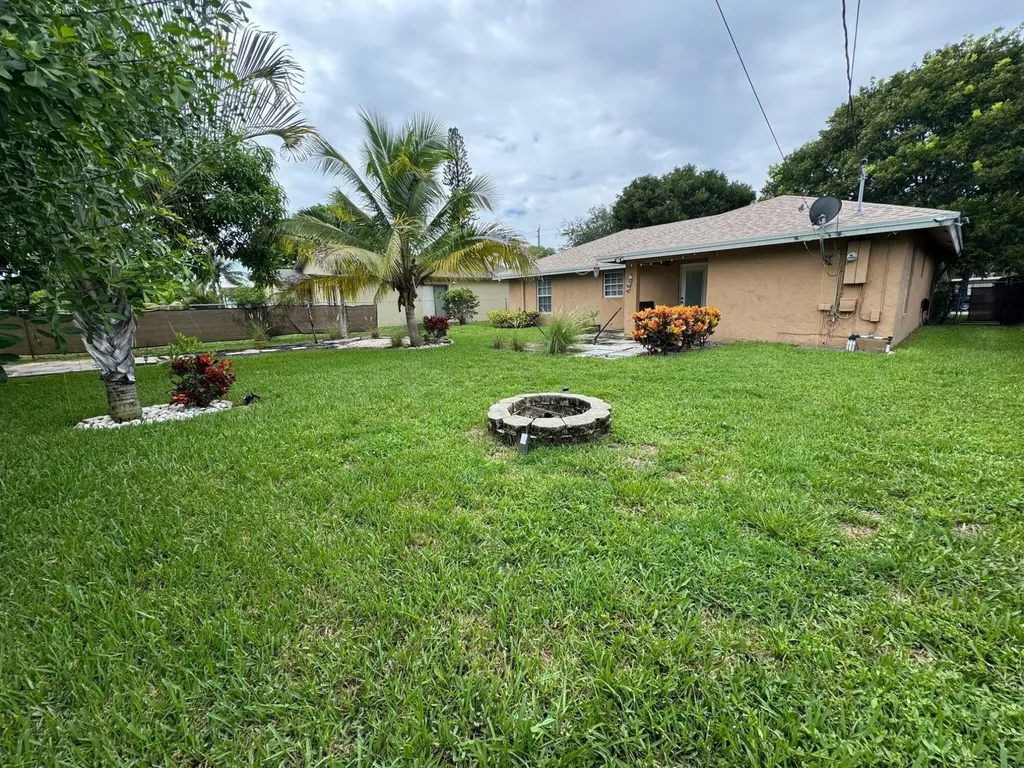 147 NW 10th Avenue Delray Beach FL 33444