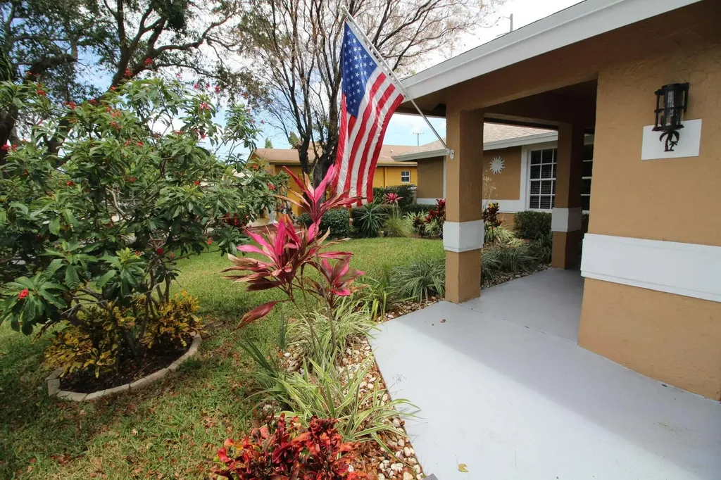 147 NW 10th Avenue Delray Beach FL 33444