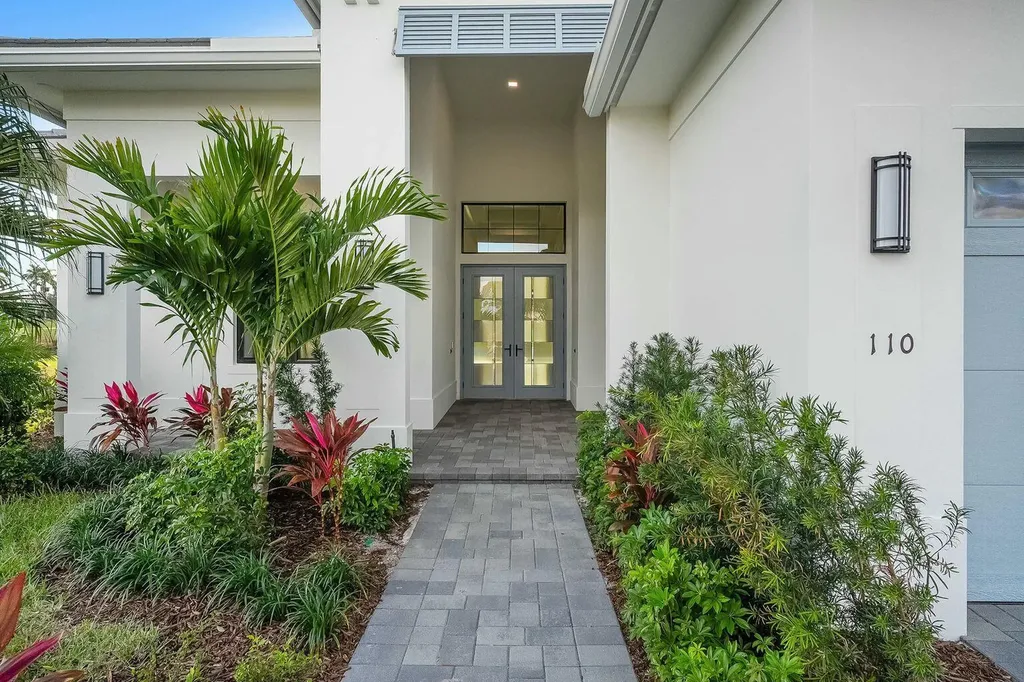 110 SE Via Verona Port St Lucie FL 34984
