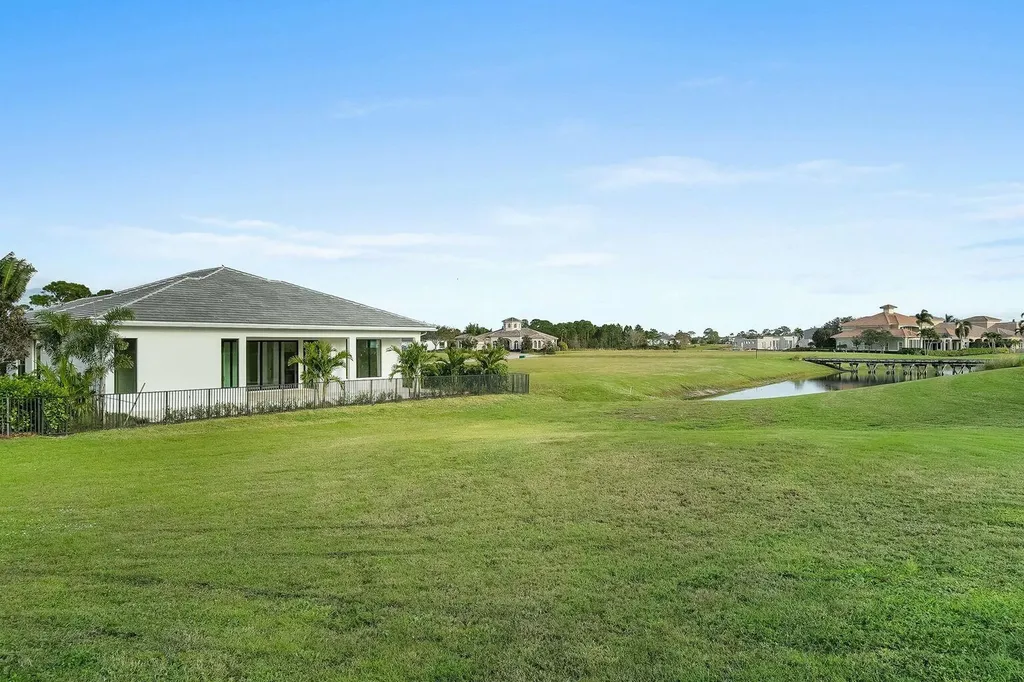 110 SE Via Verona Port St Lucie FL 34984