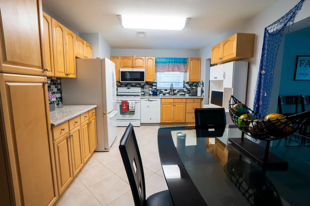 4386 Bamboo Drive Palm Beach Gardens FL 33410