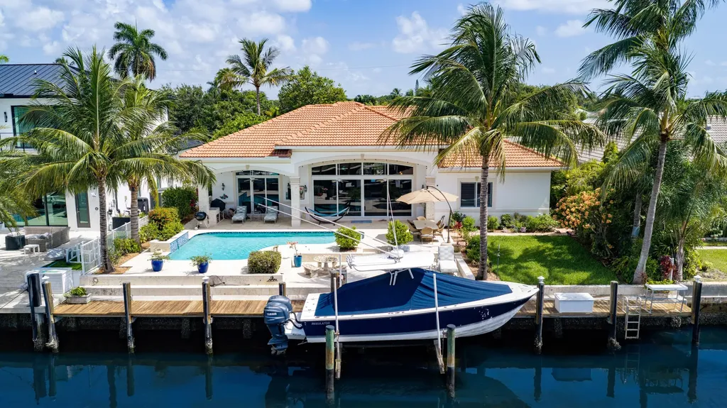 2760 NE 51st Street Lighthouse Point FL 33064
