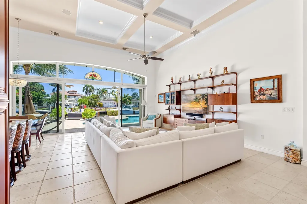 2760 NE 51st Street Lighthouse Point FL 33064
