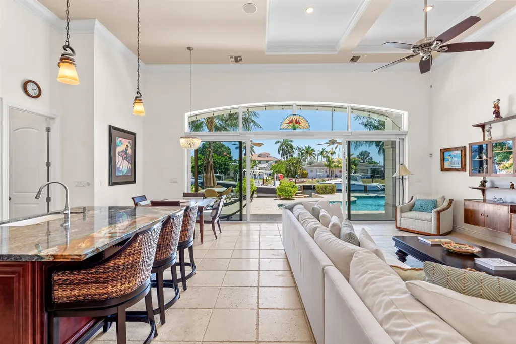 2760 NE 51st Street Lighthouse Point FL 33064