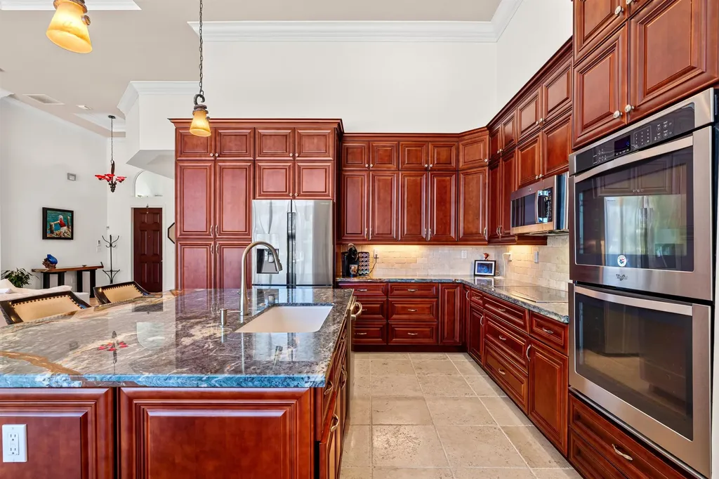 2760 NE 51st Street Lighthouse Point FL 33064