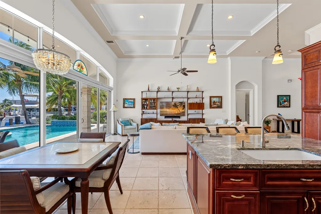 2760 NE 51st Street Lighthouse Point FL 33064