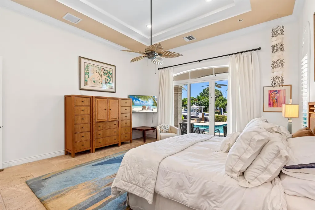 2760 NE 51st Street Lighthouse Point FL 33064