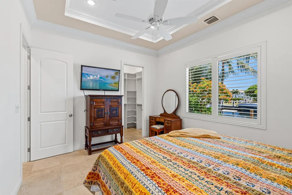2760 NE 51st Street Lighthouse Point FL 33064