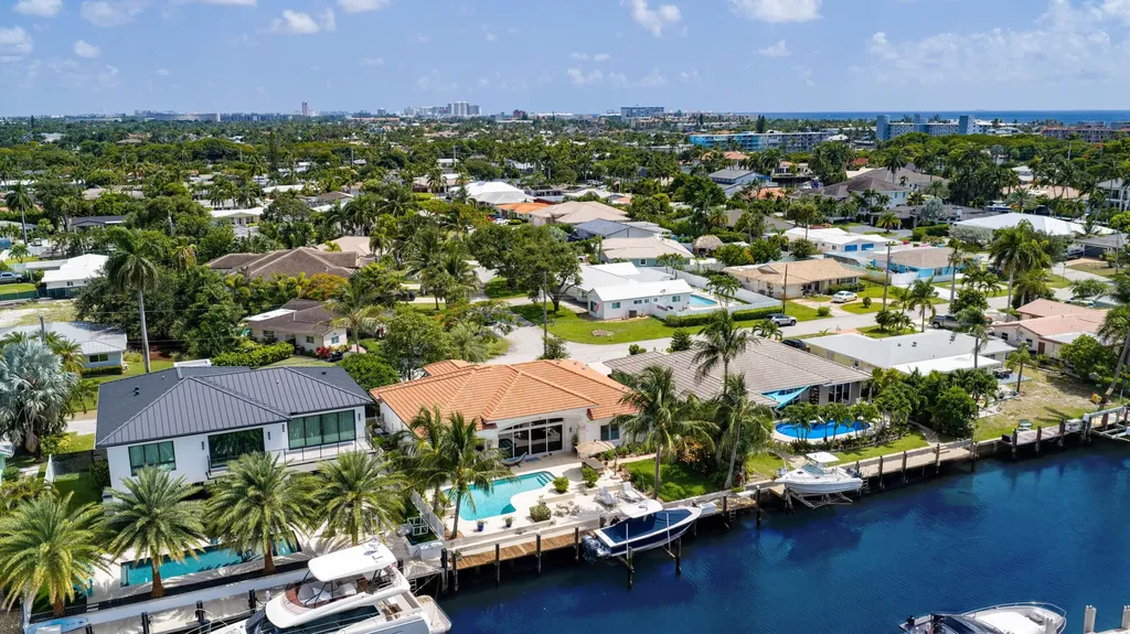 2760 NE 51st Street Lighthouse Point FL 33064