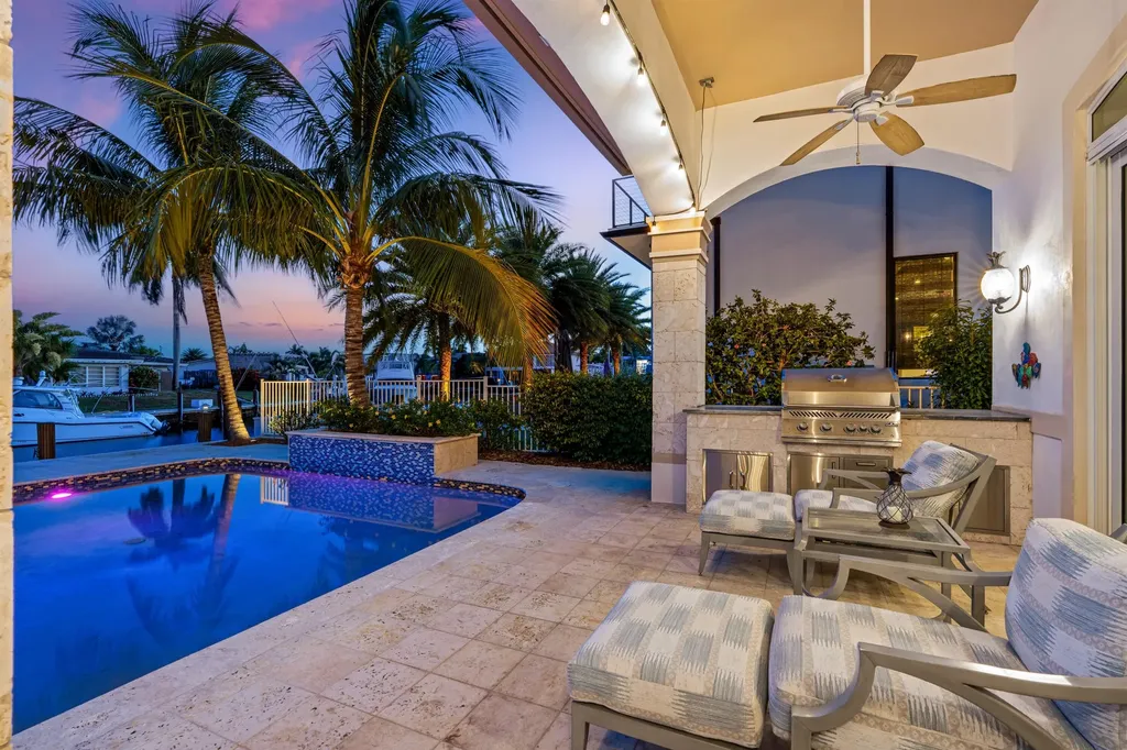 2760 NE 51st Street Lighthouse Point FL 33064