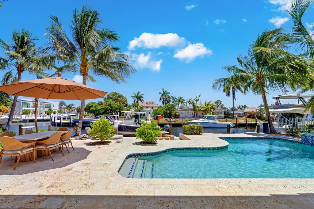 2760 NE 51st Street Lighthouse Point FL 33064