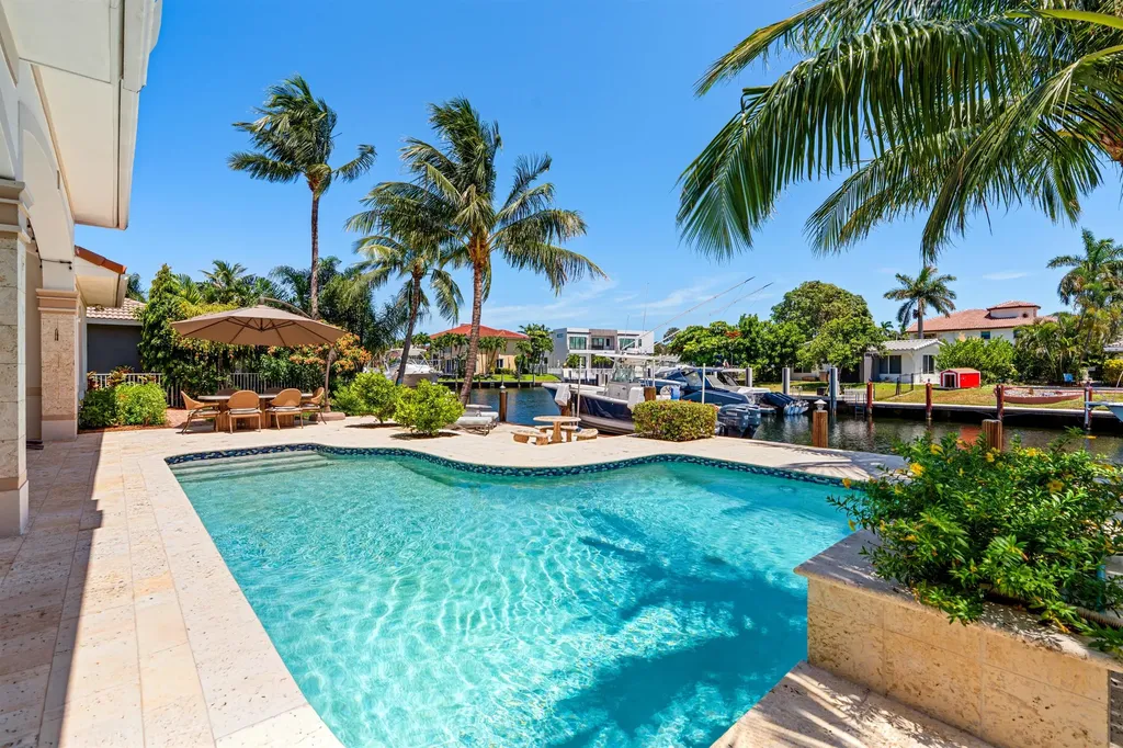 2760 NE 51st Street Lighthouse Point FL 33064