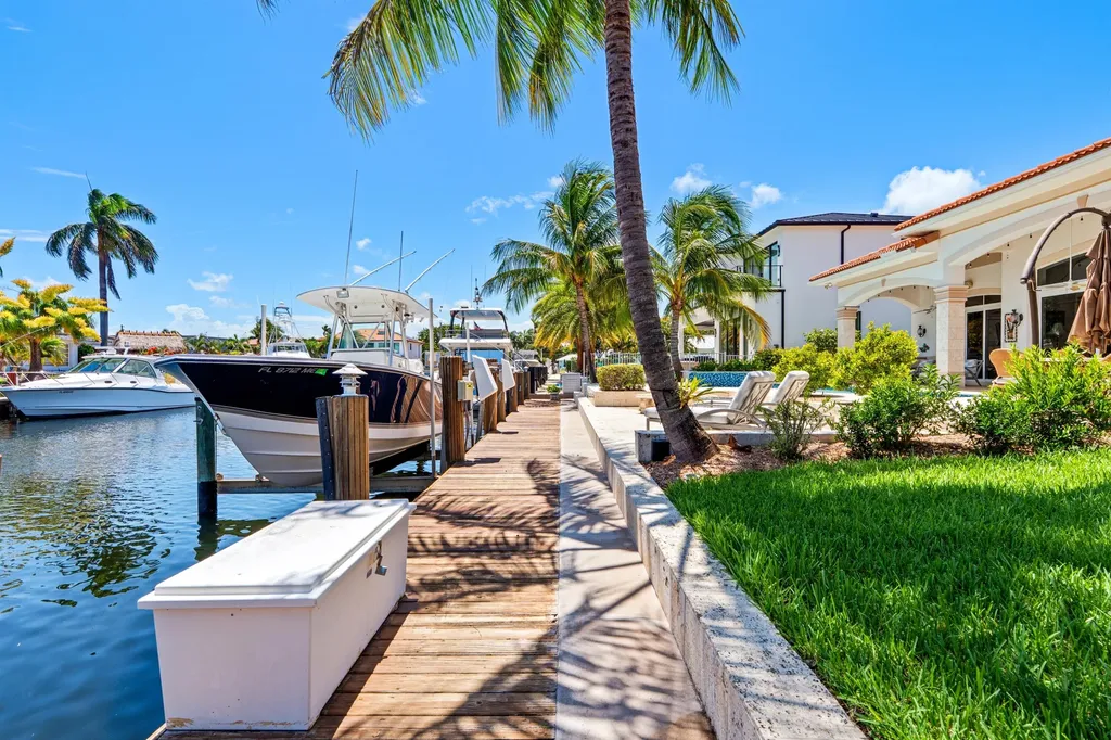 2760 NE 51st Street Lighthouse Point FL 33064