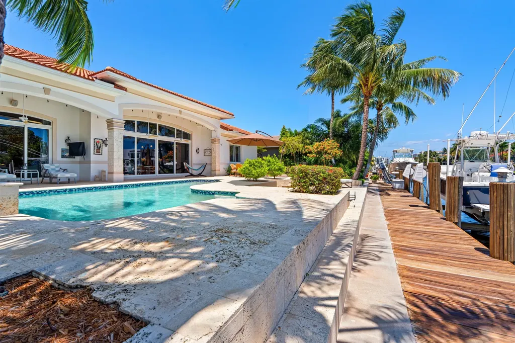 2760 NE 51st Street Lighthouse Point FL 33064