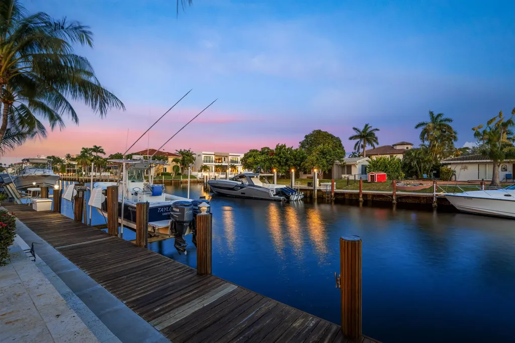 2760 NE 51st Street Lighthouse Point FL 33064