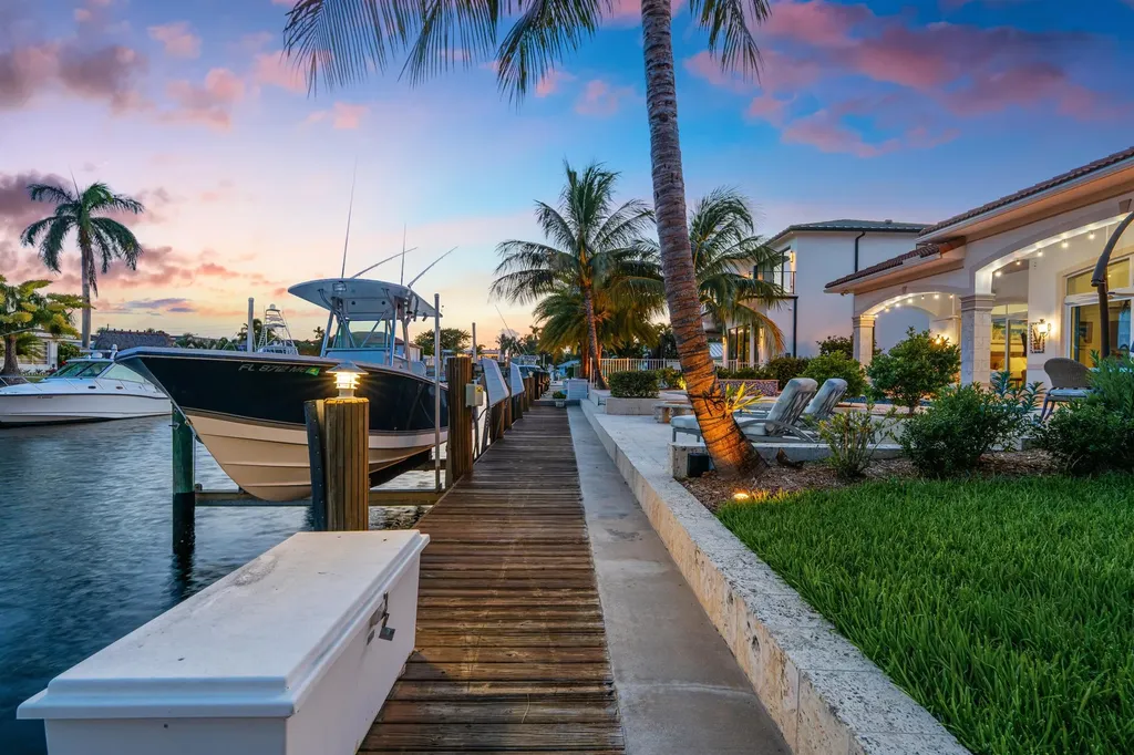2760 NE 51st Street Lighthouse Point FL 33064