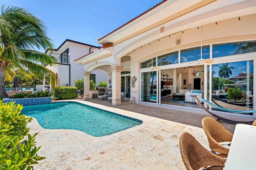 2760 NE 51st Street Lighthouse Point FL 33064