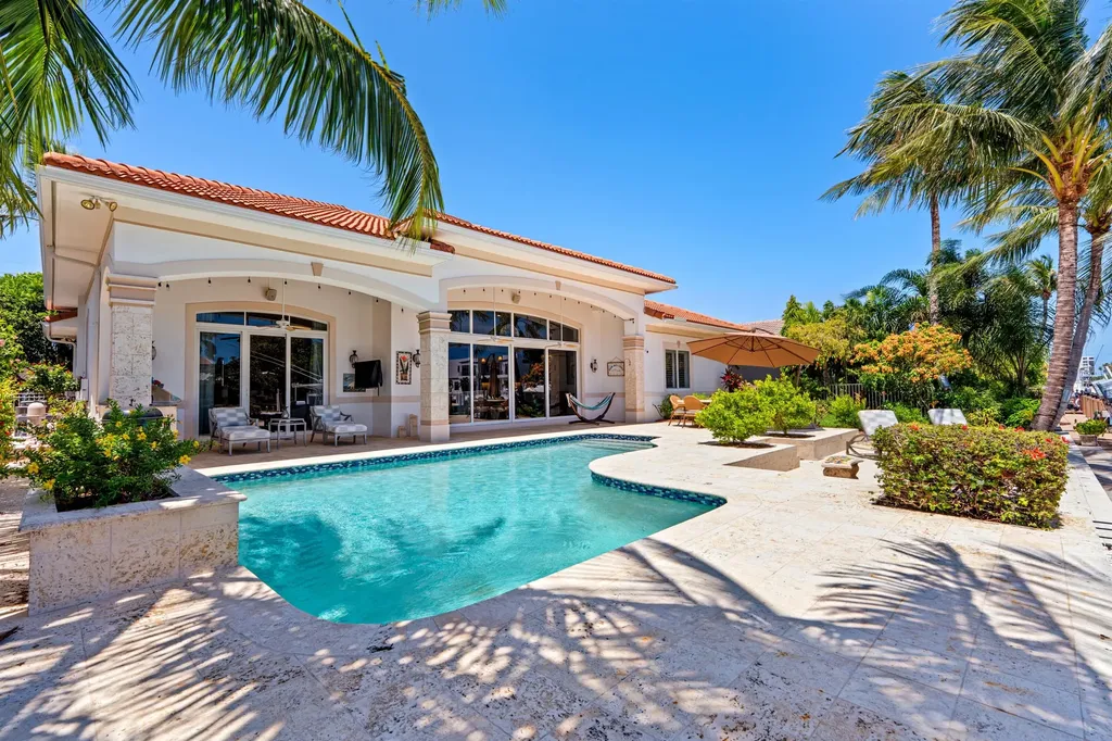 2760 NE 51st Street Lighthouse Point FL 33064