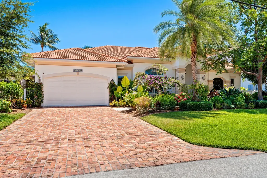 2760 NE 51st Street Lighthouse Point FL 33064