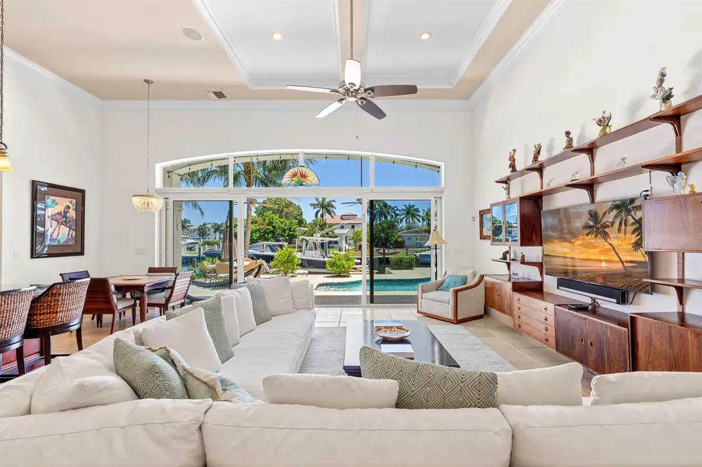 2760 NE 51st Street Lighthouse Point FL 33064