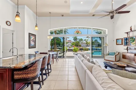 2760 NE 51st Street Lighthouse Point FL 33064