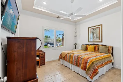2760 NE 51st Street Lighthouse Point FL 33064