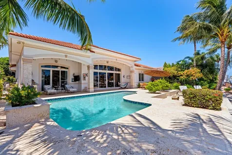 2760 NE 51st Street Lighthouse Point FL 33064