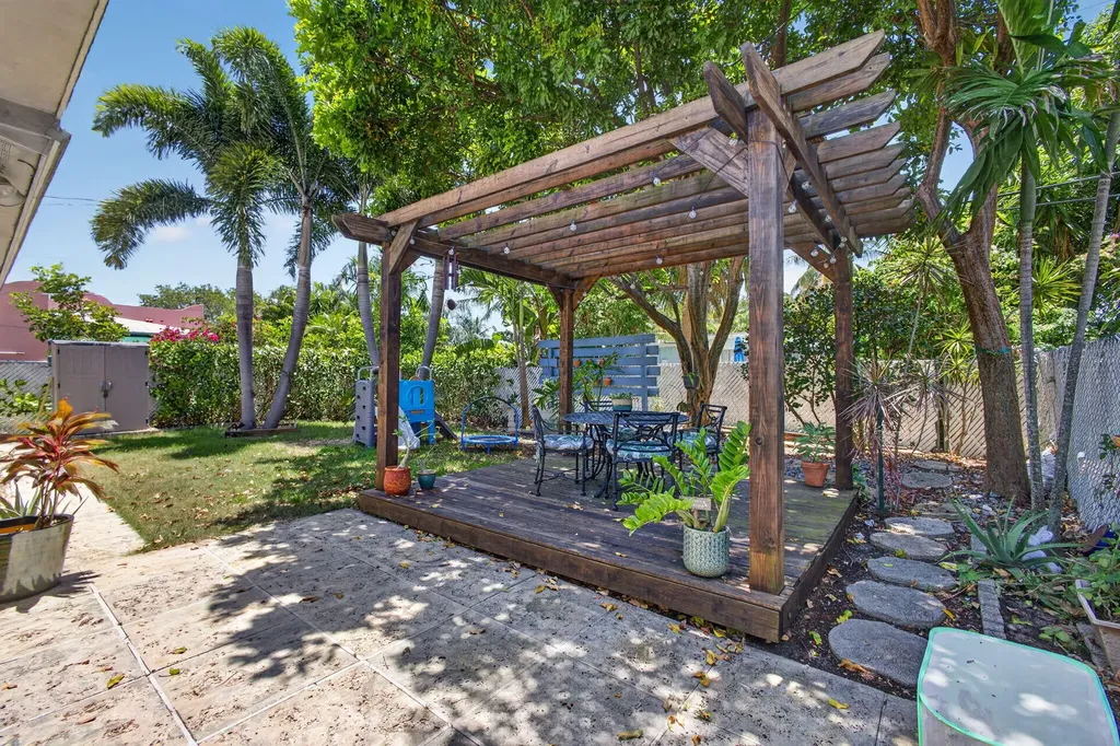 213 Fordham Drive Lake Worth FL 33460