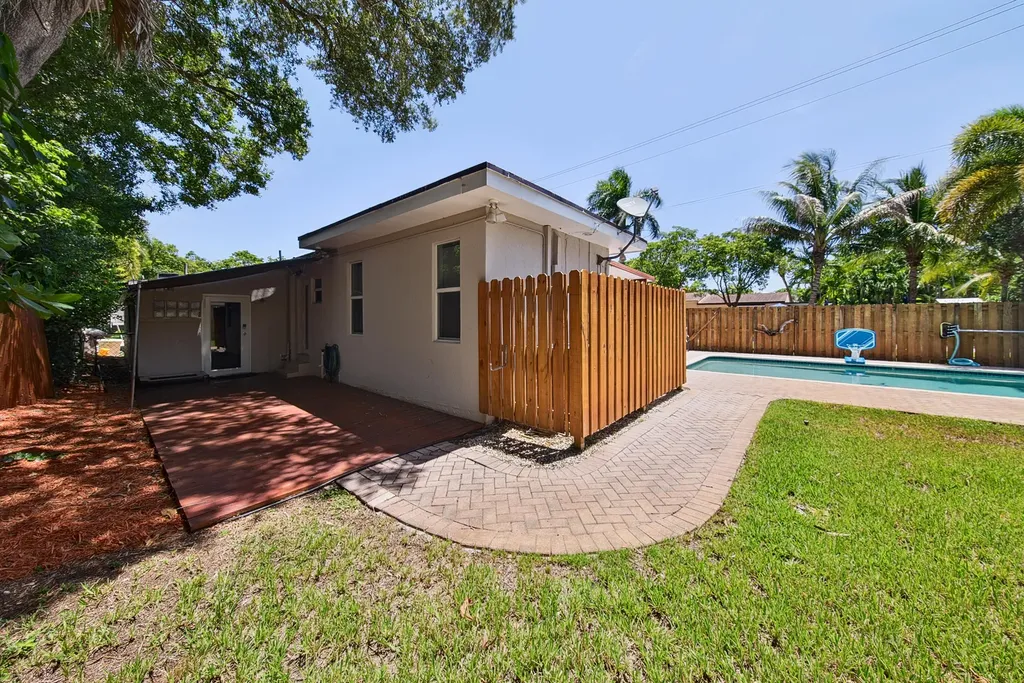 800 SW 19th Street Fort Lauderdale FL 33315