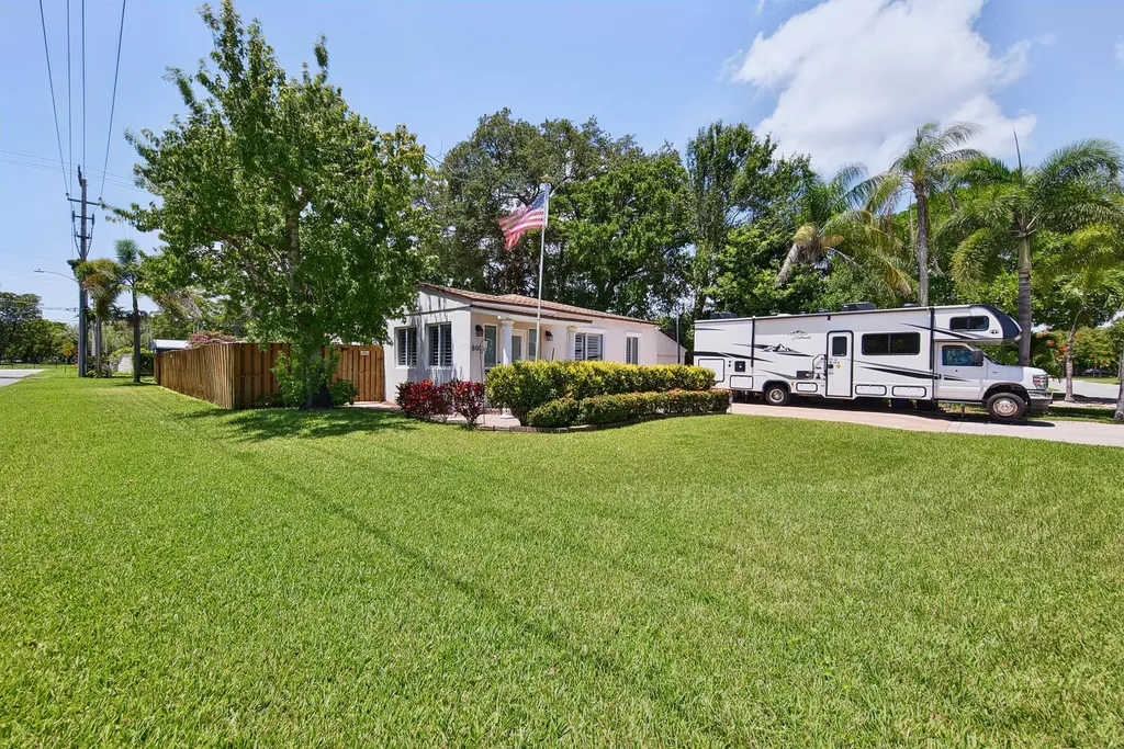 800 SW 19th Street Fort Lauderdale FL 33315