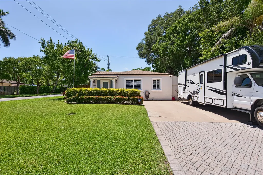 800 SW 19th Street Fort Lauderdale FL 33315