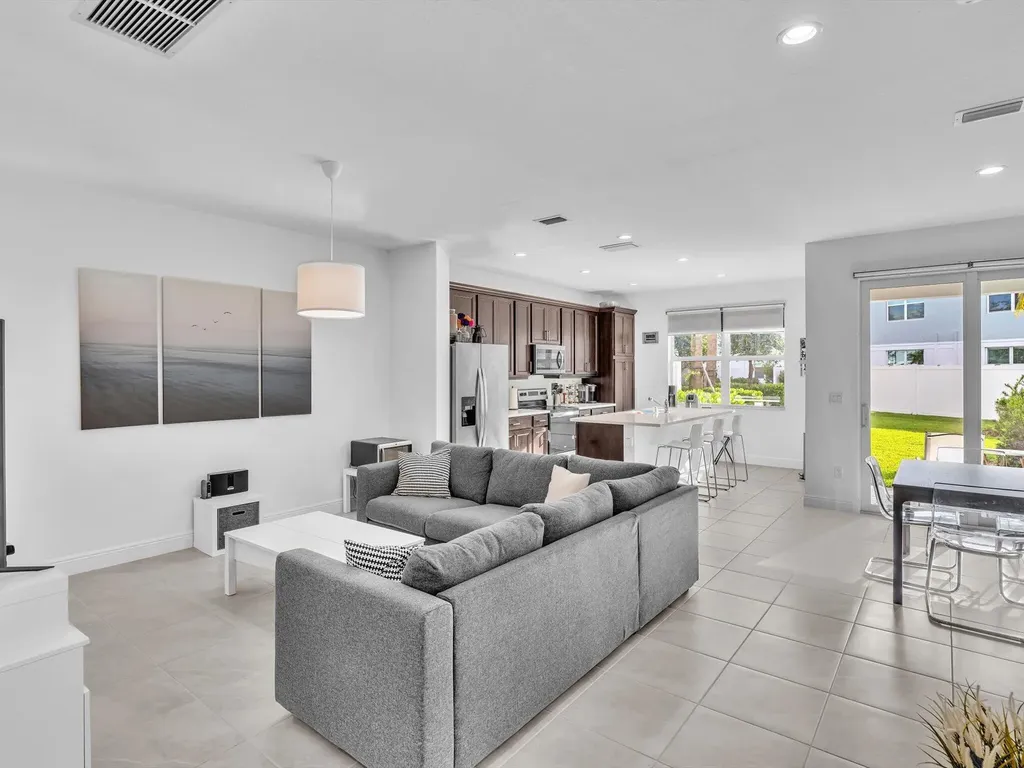556 Sanderling Circle Deerfield Beach FL 33442