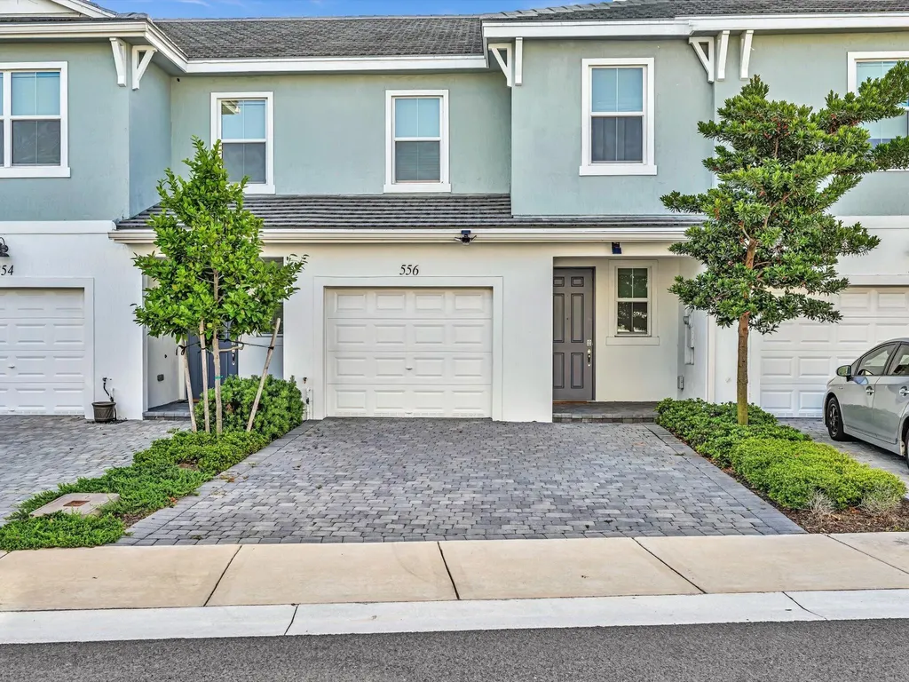 556 Sanderling Circle Deerfield Beach FL 33442