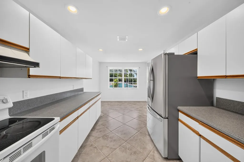 1998 NE 7th Street Deerfield Beach FL 33441