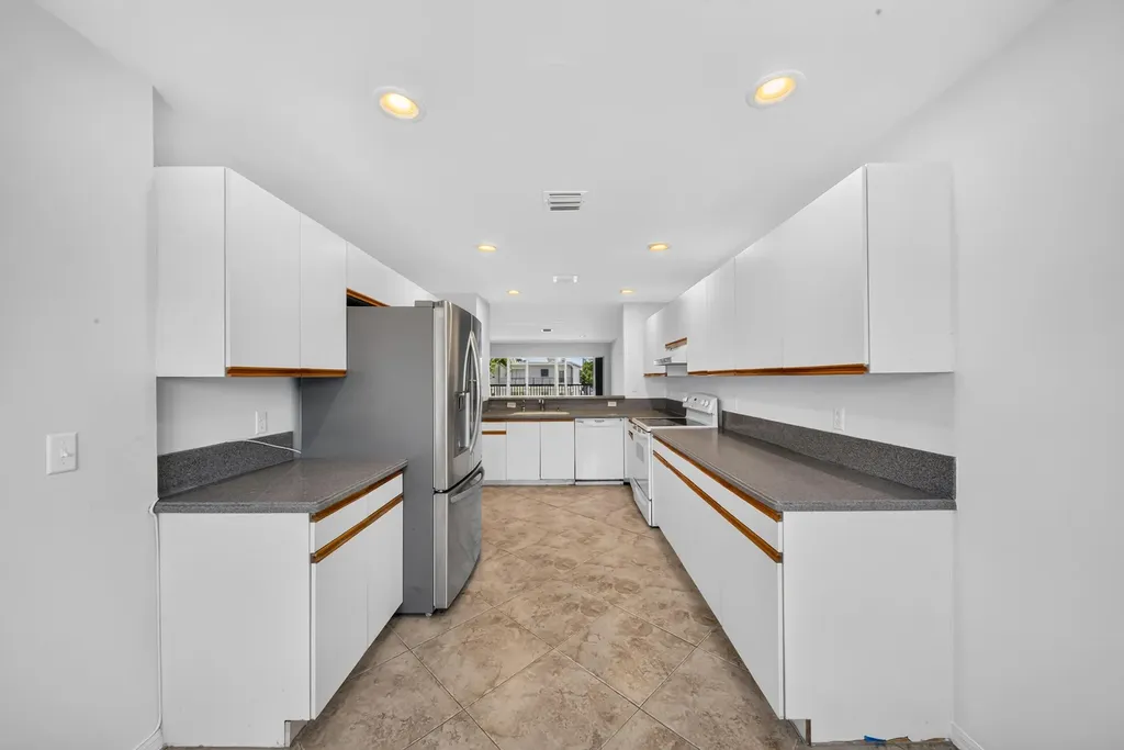 1998 NE 7th Street Deerfield Beach FL 33441