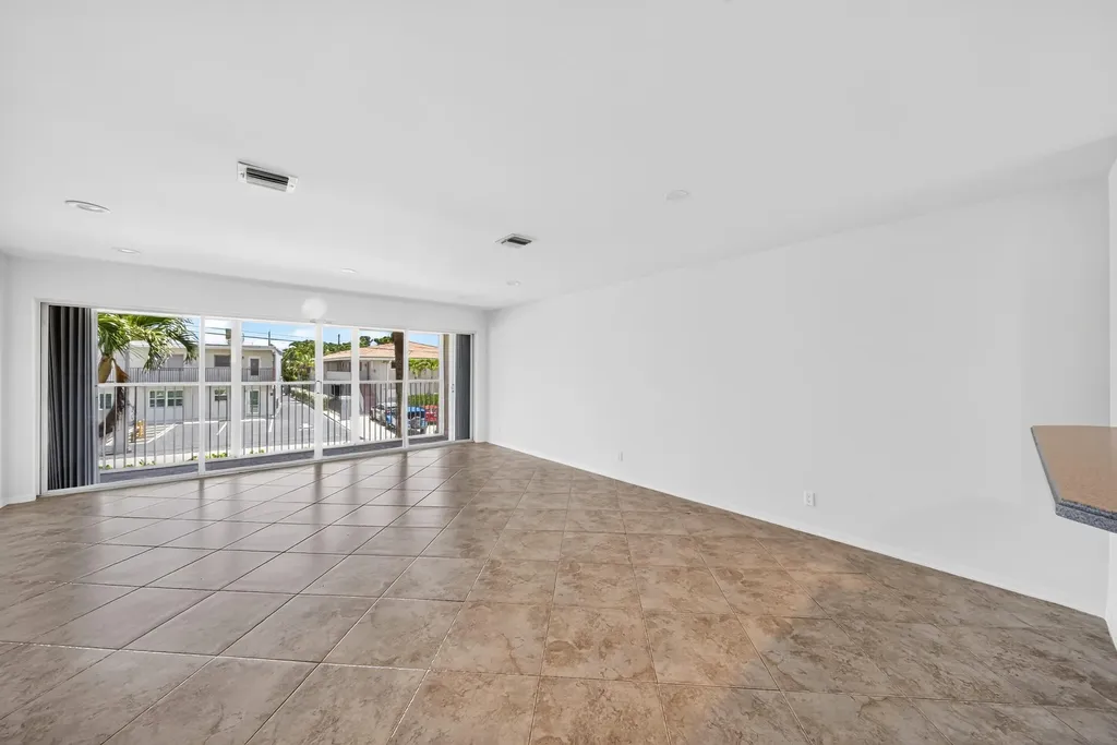 1998 NE 7th Street Deerfield Beach FL 33441